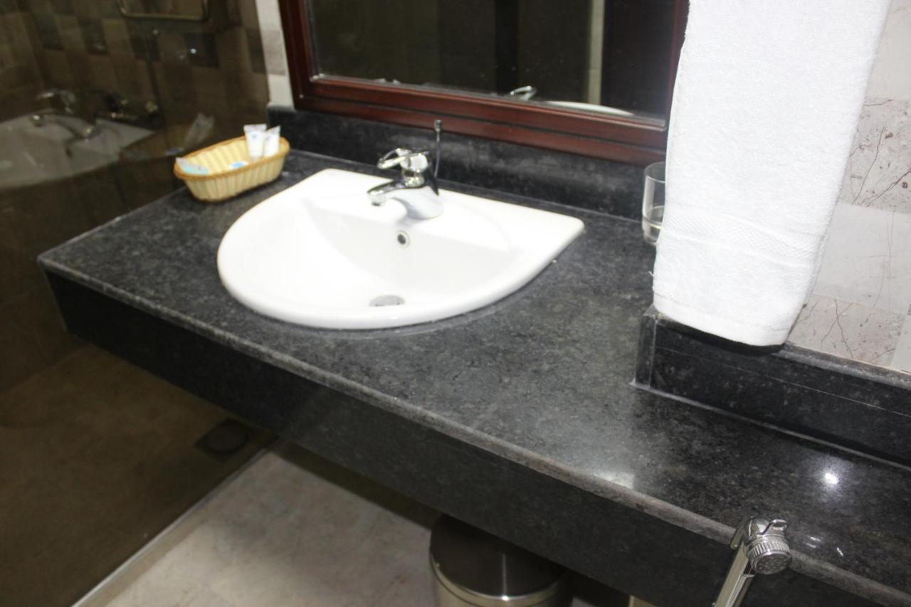 Hotel Blue Sapphire Dar-es-Salaam Eksteriør bilde